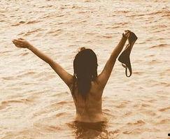 欧美明星裸泳海滩照片,阳光下的自由与魅力