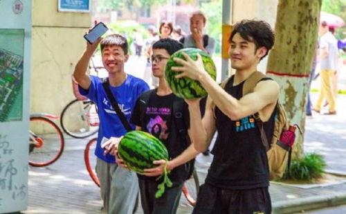 长清大学吃瓜,吃瓜群众揭秘校园热点事件