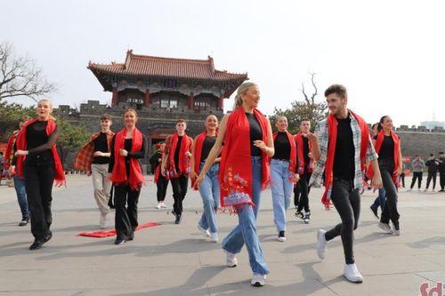 兖州新闻头条广场舞,活力社区生活新风尚