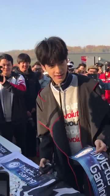 湖南男网红跳舞照片,动感舞姿引网友热议