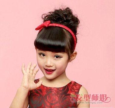 卷发头小孩明星,童颜魅力闪耀荧屏